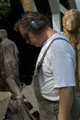 Click to see it big Ich mit Kettensäge, Impression aus dem Atelier